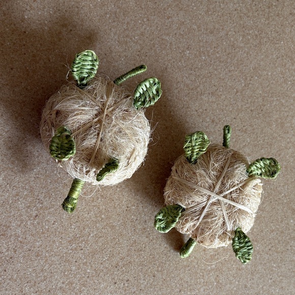 NWOT Handcrafted Natural Materials Turtle Loofas - Picture 3 of 14